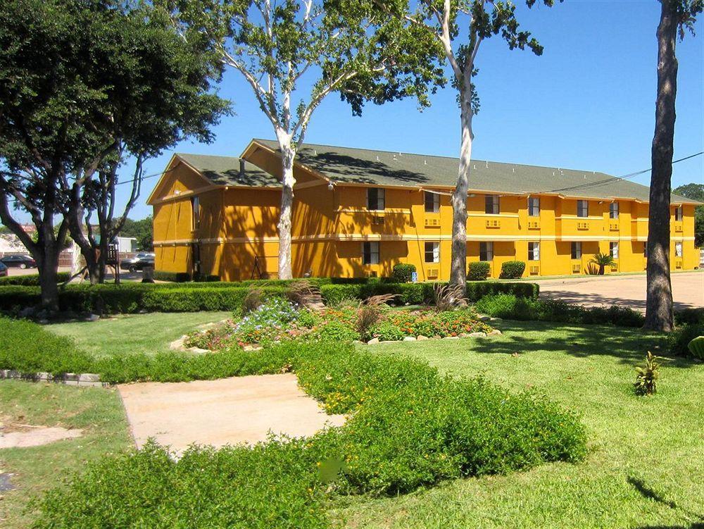 Americas Best Value Inn & Suites Brenham Εξωτερικό φωτογραφία