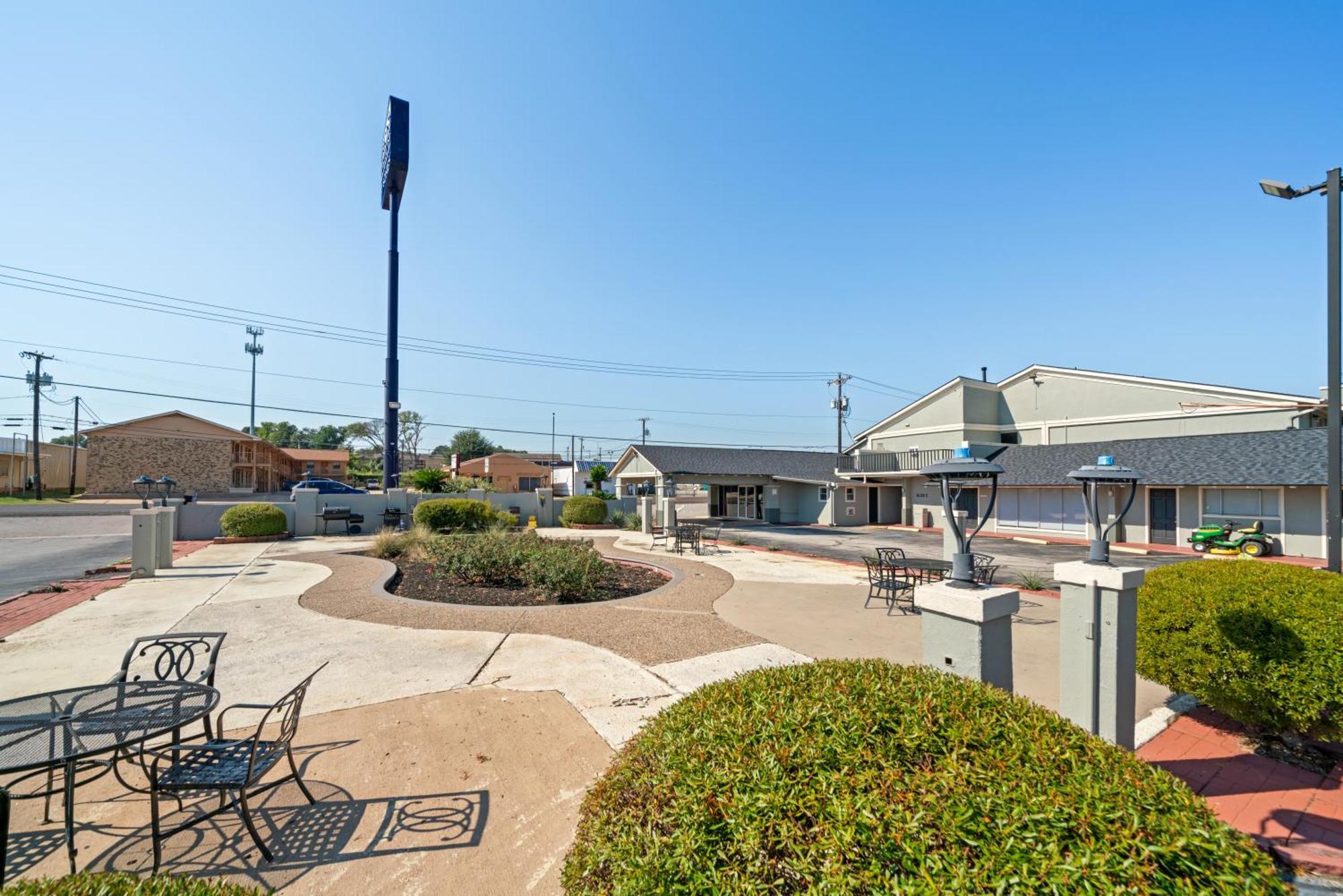 Americas Best Value Inn & Suites Brenham Εξωτερικό φωτογραφία