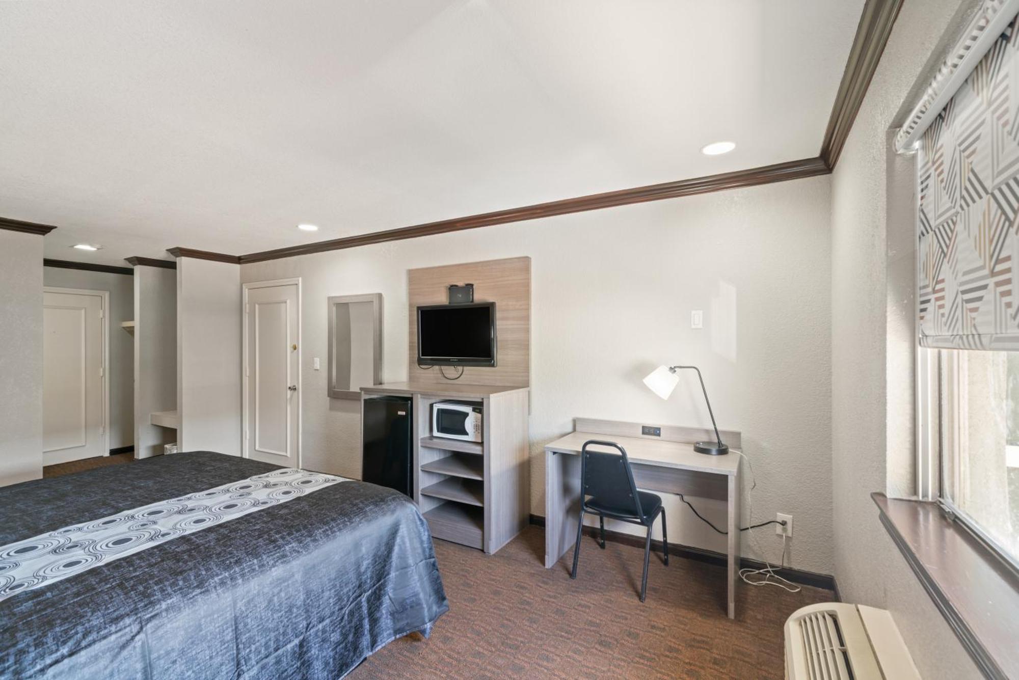 Americas Best Value Inn & Suites Brenham Εξωτερικό φωτογραφία