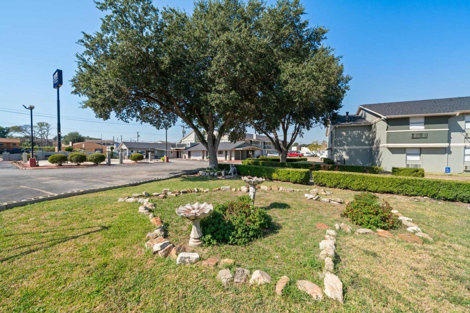 Americas Best Value Inn & Suites Brenham Εξωτερικό φωτογραφία