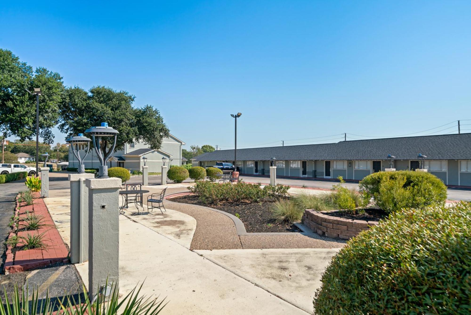 Americas Best Value Inn & Suites Brenham Εξωτερικό φωτογραφία