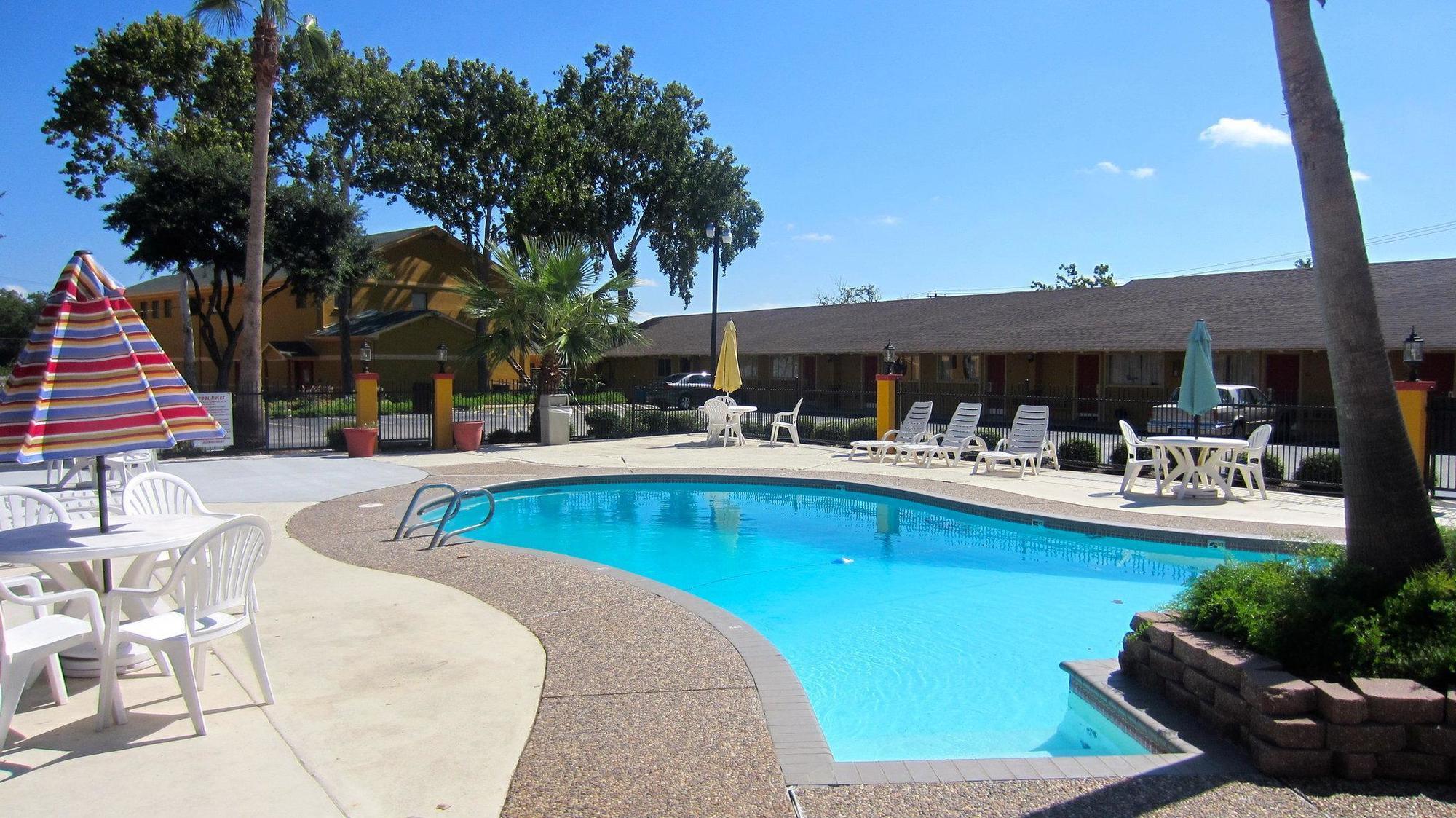 Americas Best Value Inn & Suites Brenham Εξωτερικό φωτογραφία