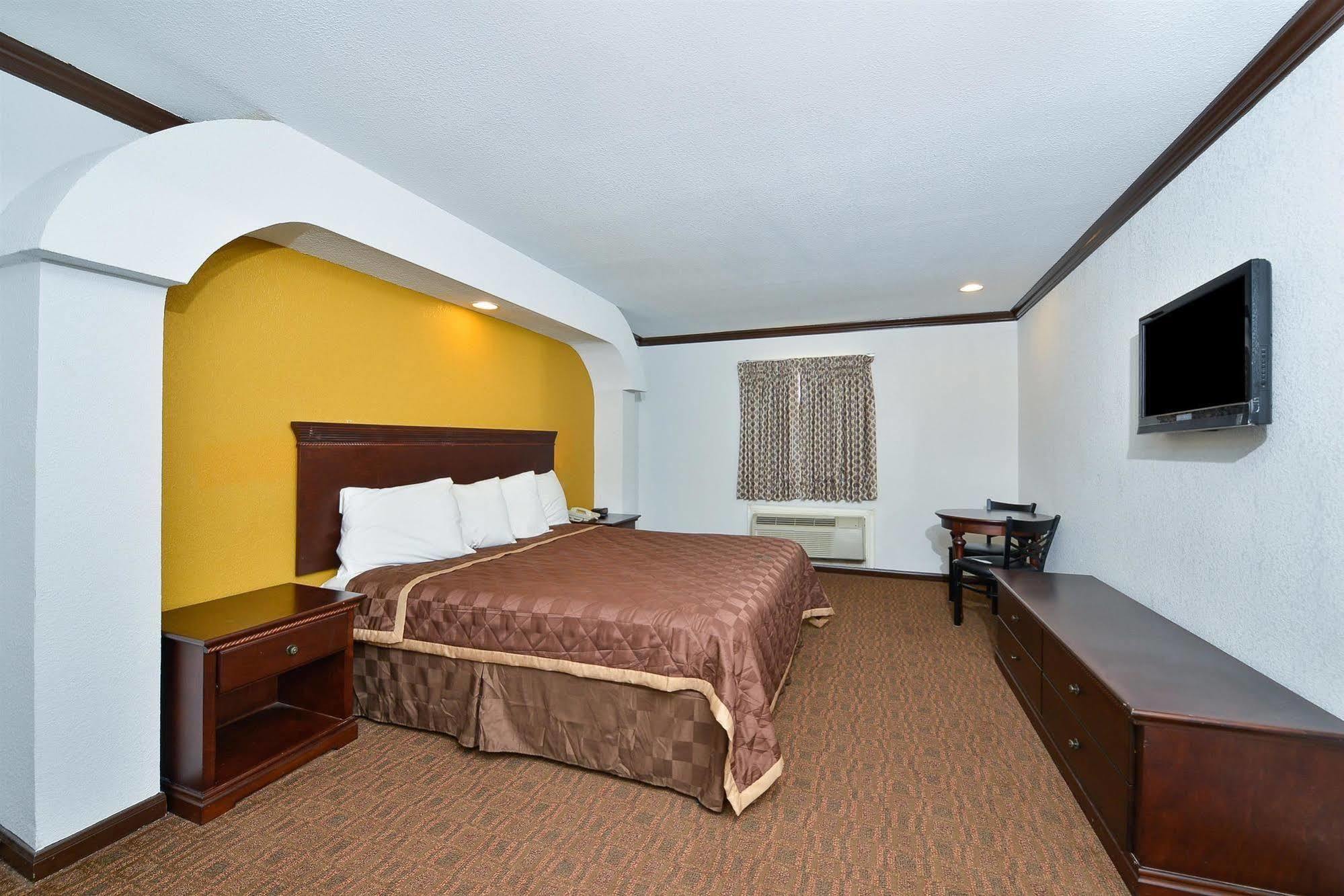 Americas Best Value Inn & Suites Brenham Εξωτερικό φωτογραφία