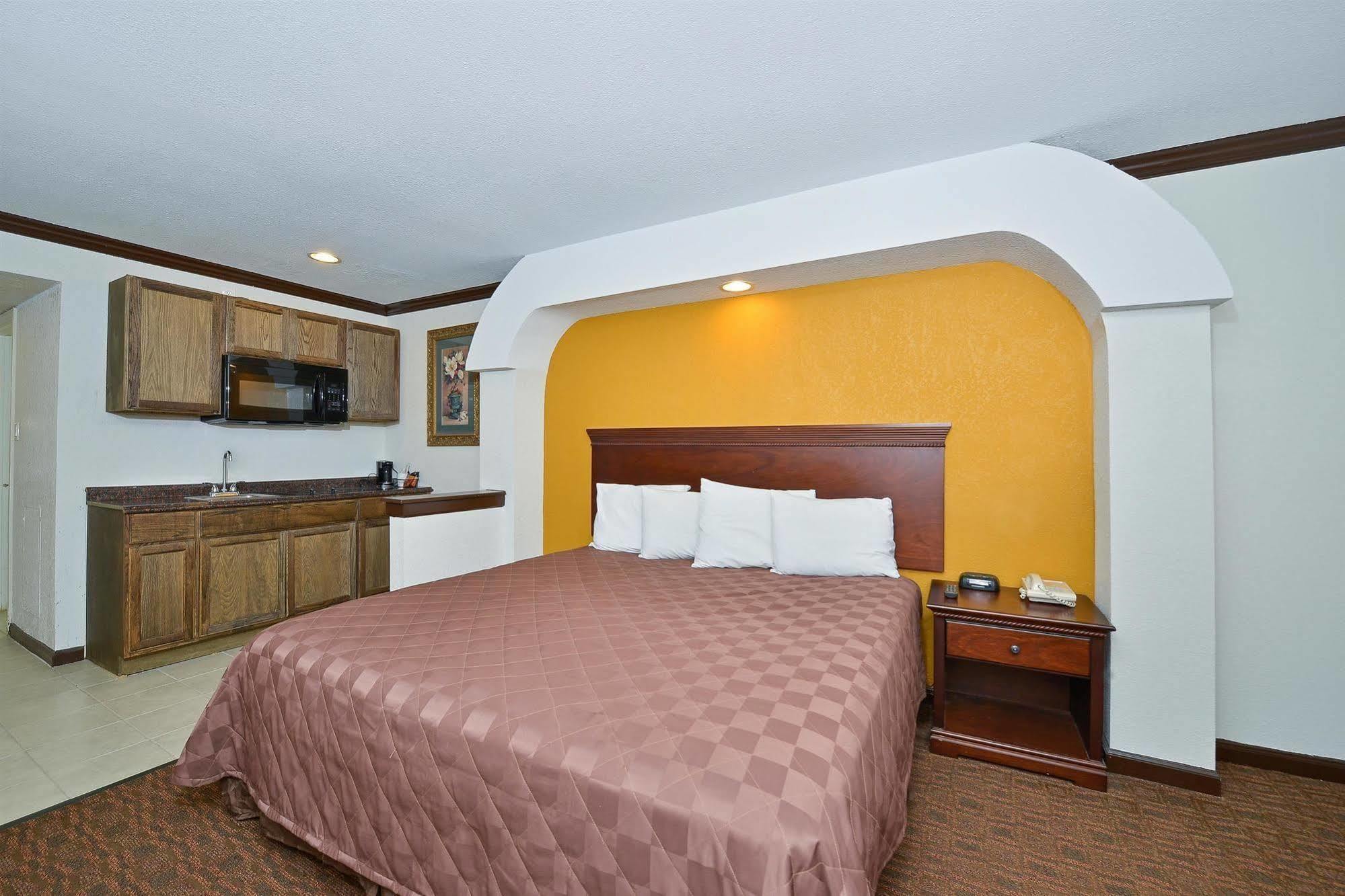 Americas Best Value Inn & Suites Brenham Εξωτερικό φωτογραφία